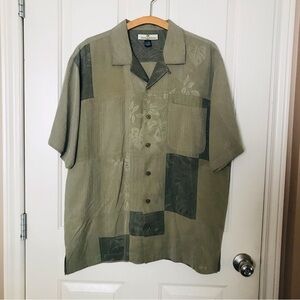 Tommy Bahama Green Tropical Print Short Sleeve Button-Up Shirt Size Large NWOT